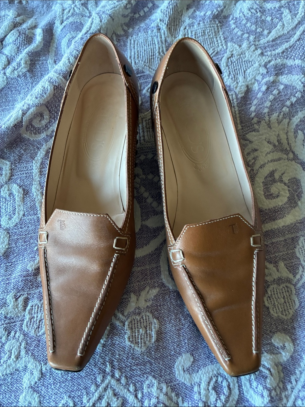 Tod's Brown Leather Square-Toe Loafers with heel. Size 7.5